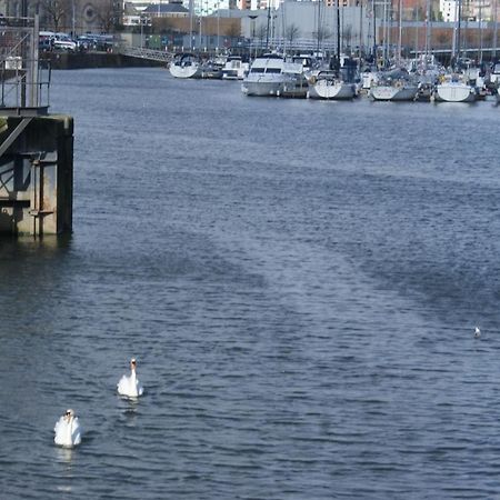 Coastal City Rooms - Waterfront Swansea Exterior photo