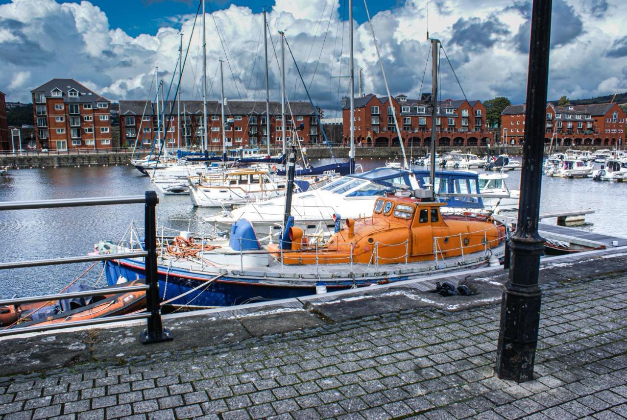 Coastal City Rooms - Waterfront Swansea Exterior photo
