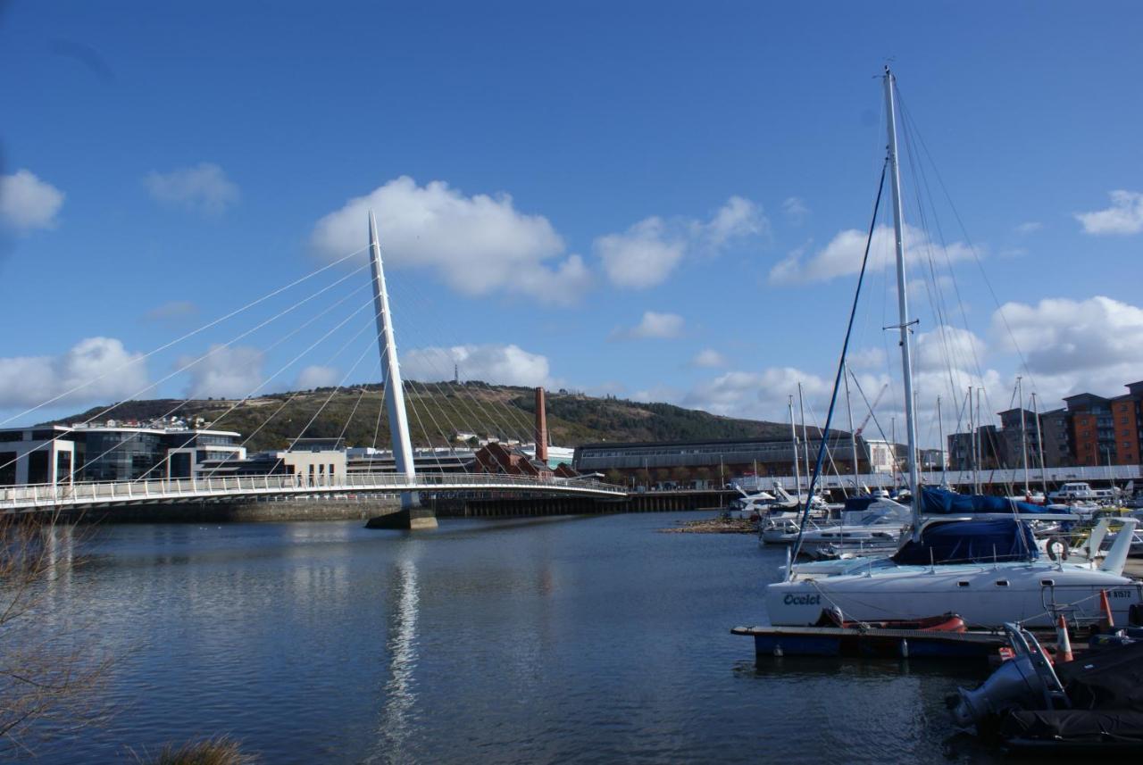 Coastal City Rooms - Waterfront Swansea Exterior photo