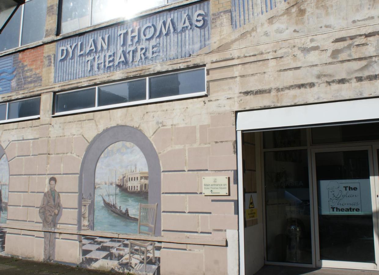 Coastal City Rooms - Waterfront Swansea Exterior photo