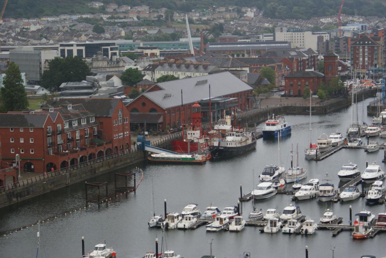 Coastal City Rooms - Waterfront Swansea Exterior photo